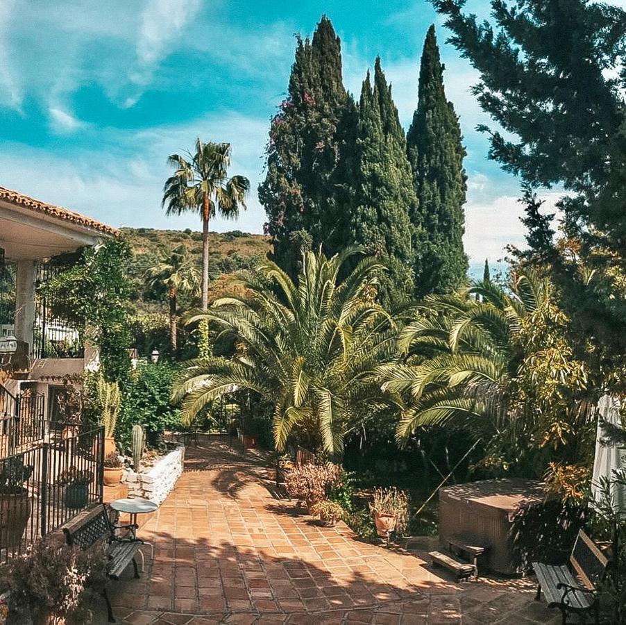 Tempat Tidur & Sarapan Jardines De La Reina Boutique Marbella
