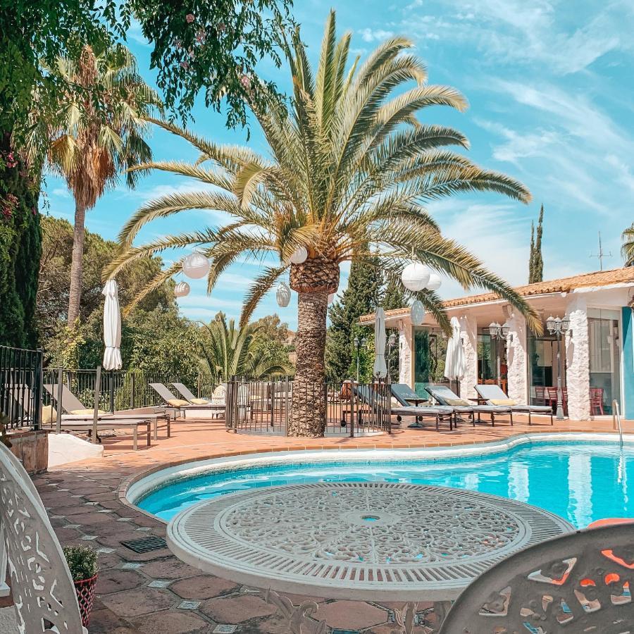 Tempat Tidur & Sarapan Jardines De La Reina Boutique 3*